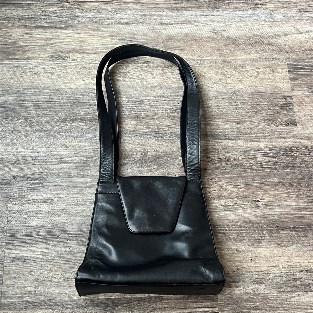 Vintage Neiman Marcus Black Leather Shoulder Bag — Classic Chic, Suede Lined ⚫️